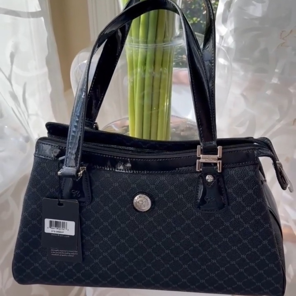 ❤️ NWT❤️ RIONI Signature Black Patent Trim Tote –tag & dust bag included
